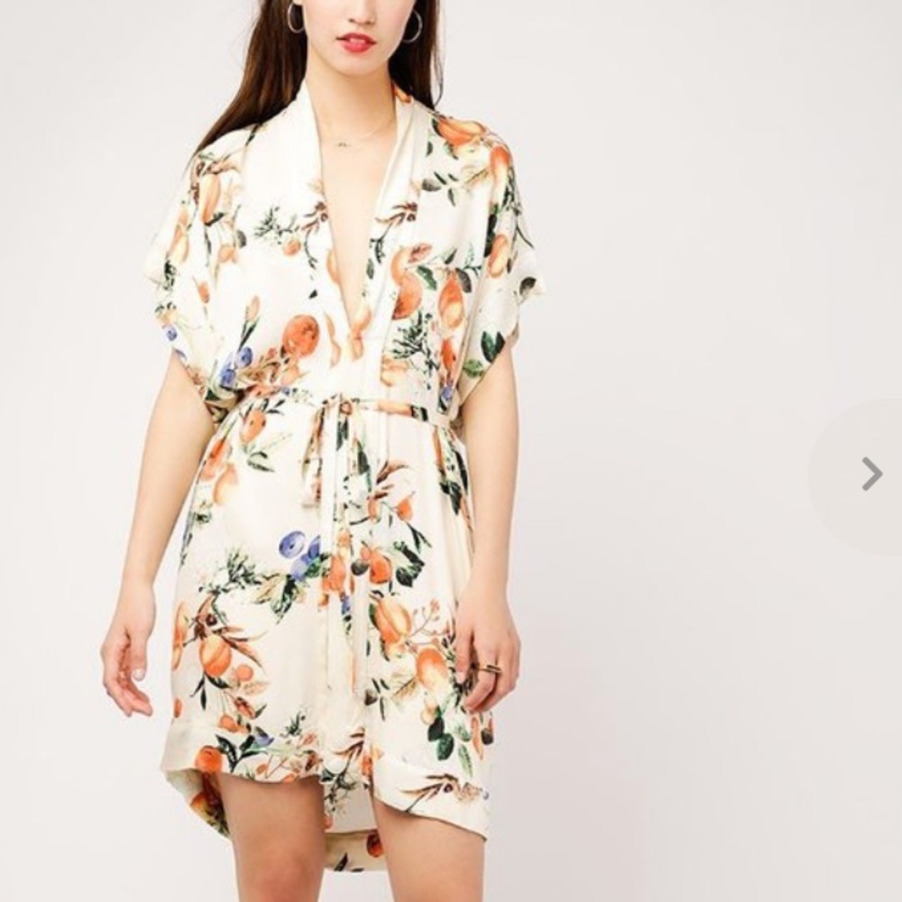 Dress Forum Peach Fruit Blossoms Wrap/ Kimono Dress size S
